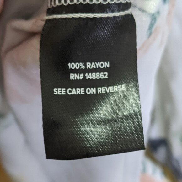 Floral sleeveless buttoned summer top - Picture 2 of 4